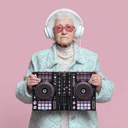 Девочка DJ